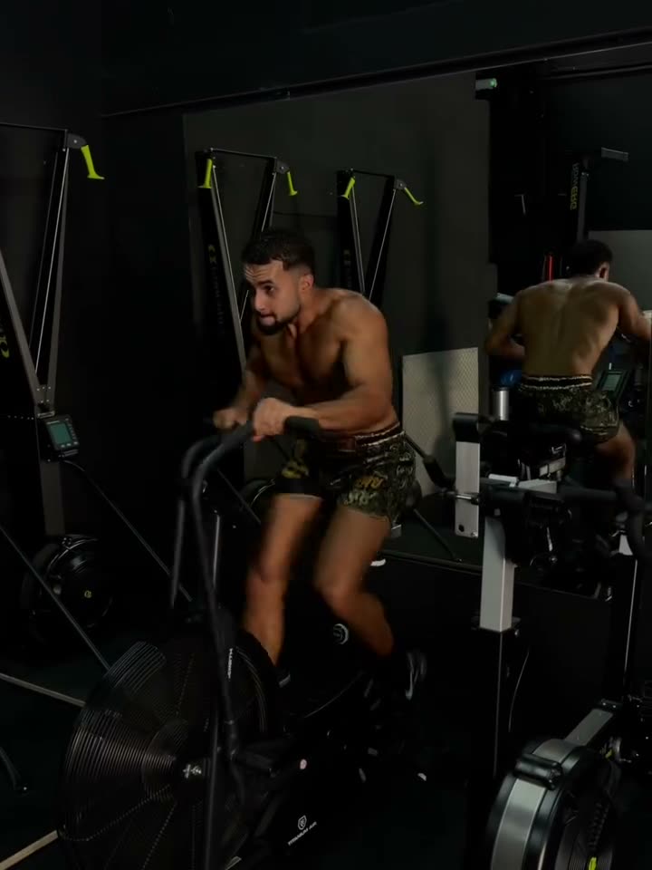 Tarik entrenando